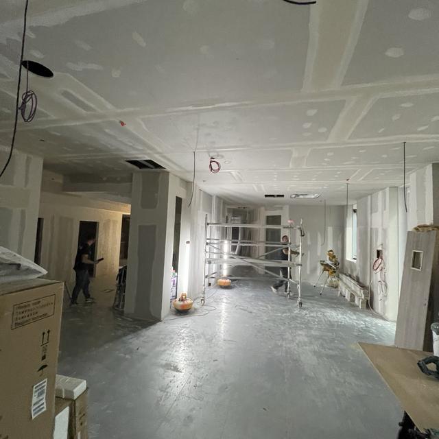 Commercial fit-out, delivered around trading hours
