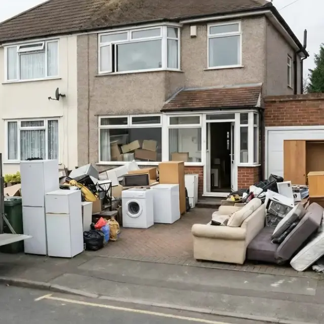 Post Construction waste clearance, Full house clearance, general waste clearance, Bathroom clearance, Bin clearance